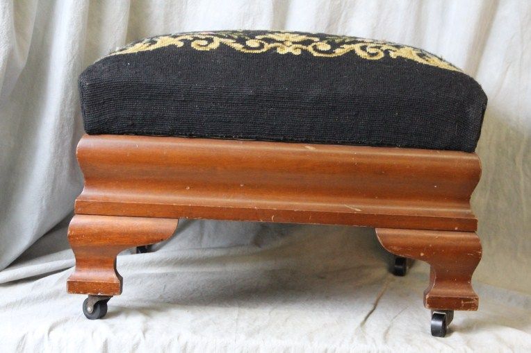 L142 ANTIQUE LARGE OTTOMAN FOOTSTOOL NEEDLEPOINT TOP BIGGS FURNITURE 